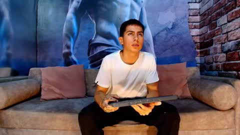 Snapshot of aron_pulse chatting on 10, 1, 2026 aron_pulse online show from 10, 1, 2026