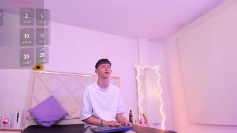 Snapshot of aron_tay chatting on 28, 12, 2024  your aron  online show from 28, 12, 2024