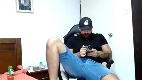 Snapshot of aronmiller404 chatting on 21, 10, 2025 aronmiller online show from 21, 10, 2025