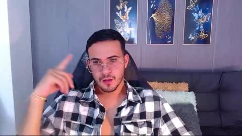 Snapshot of arontrey21_ chatting on 23, 9, 2025 Adrian online show from 23, 9, 2025