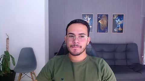 Snapshot of arontrey21_ chatting on 27, 9, 2025 Adrian online show from 27, 9, 2025