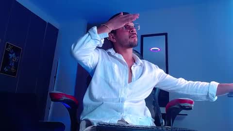 Snapshot of arontrey21_ chatting on 4, 10, 2025 Adrian online show from 4, 10, 2025