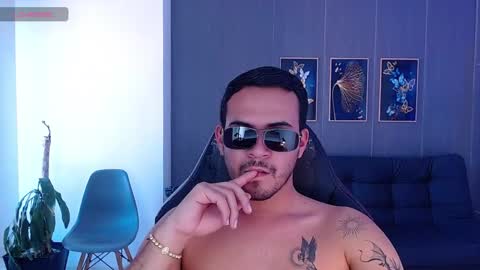 Snapshot of arontrey21_ chatting on 6, 10, 2025 Adrian online show from 6, 10, 2025