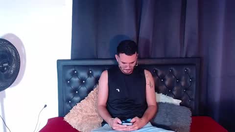 Snapshot of arontrey21_ chatting on 12, 10, 2025 Adrian online show from 12, 10, 2025