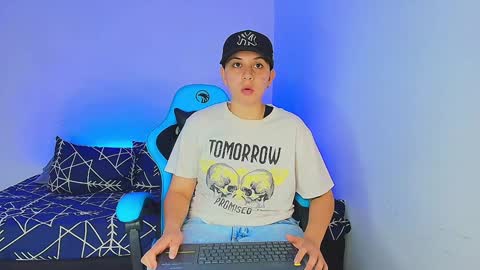 Snapshot of arontroy_wi chatting on 9, 1, 2025 noah and ivy online show from 9, 1, 2025