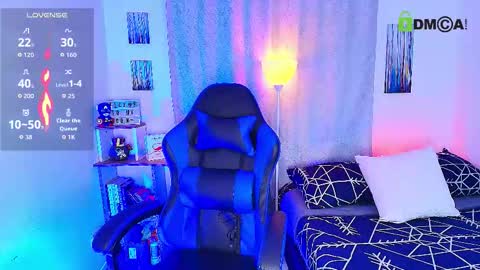 Snapshot of arontroy_wi chatting on 24, 10, 2025 noah and ivy online show from 24, 10, 2025