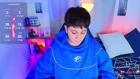 Snapshot of arontroy_wi chatting on 19, 11, 2025 noah and ivy online show from 19, 11, 2025