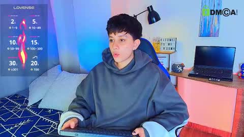 Snapshot of arontroy_wi chatting on 14, 12, 2025 noah and ivy online show from 14, 12, 2025