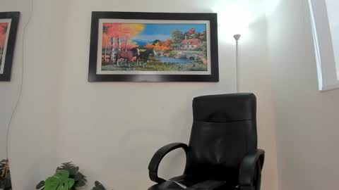 Snapshot of aroon_connor chatting on 21, 1, 2025   online show from 21, 1, 2025