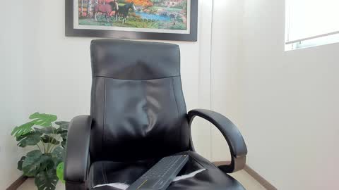 Snapshot of aroon_connor chatting on 28, 1, 2025   online show from 28, 1, 2025