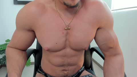 Snapshot of aroon_connor chatting on 5, 2, 2025   online show from 5, 2, 2025