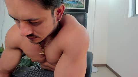 Snapshot of aroon_connor chatting on 6, 2, 2025   online show from 6, 2, 2025