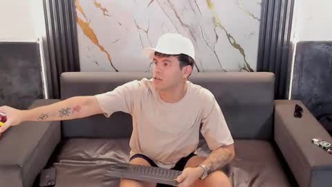 Aroon   online show from 11, 4, 2026