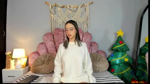 Snapshot of artbelia chatting on 28, 11, 2025 Lia Rose online show from 28, 11, 2025