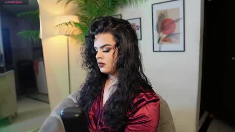 Chloe  online show from 24, 12, 2024