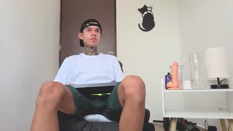 Snapshot of arteemiis chatting on 13, 11, 2025 online show from 13, 11, 2025