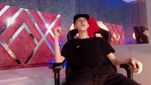 arthurcox_ online show from 8, 9, 2025