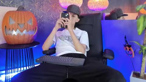 arthurcox_ online show from 26, 10, 2025