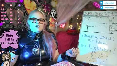 Snapshot of artsyheartsyy chatting on 7, 10, 2025 ArtsyHeartsyy online show from 7, 10, 2025