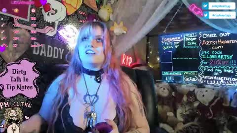 Snapshot of artsyheartsyy chatting on 13, 1, 2026 ArtsyHeartsyy online show from 13, 1, 2026