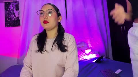 Ariana and Kelsieh online show from 8, 4, 2026