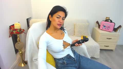 Snapshot of arya_lexa chatting on 1, 12, 2025 Arya online show from 1, 12, 2025