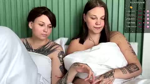 Snapshot of arya_stark7 chatting on 15, 9, 2025 Arya brunett and Cassie blond online show from 15, 9, 2025