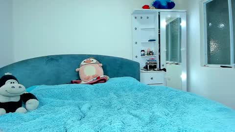  Aschly  online show from 25, 2, 2025