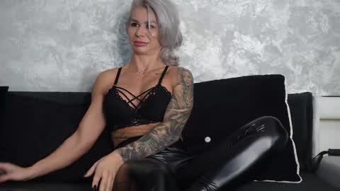 Snapshot of ashadevon_fit chatting on 1, 11, 2025 Asha online show from 1, 11, 2025