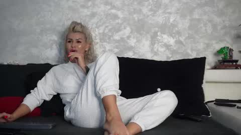 Snapshot of ashadevon_fit chatting on 15, 11, 2025 Asha online show from 15, 11, 2025