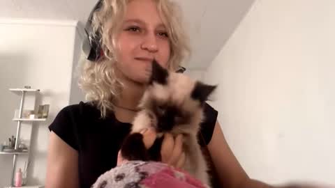 Snapshot of ashelyparcell chatting on 28, 11, 2025 July online show from 28, 11, 2025