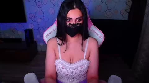   Yasmina   online show from 2, 12, 2025