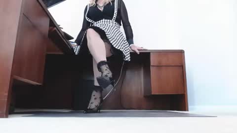 Snapshot of ashleyaki2000 chatting on 17, 11, 2025 Ashley Ann online show from 17, 11, 2025