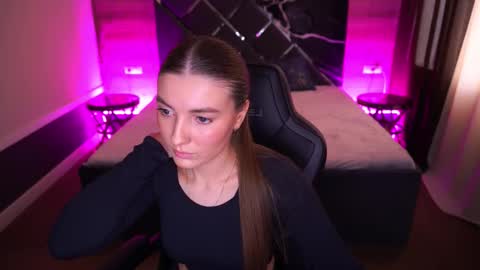 ashleybaee online show from 12, 11, 2025