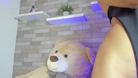 Snapshot of ashleyhiil2 chatting on 25, 11, 2025 AshleyHill online show from 25, 11, 2025