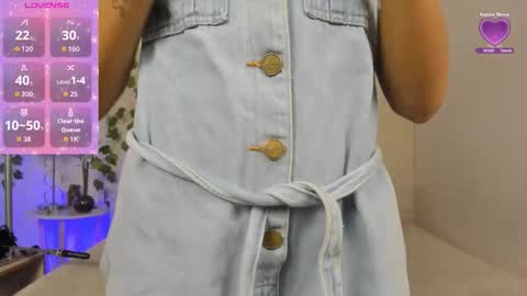 Snapshot of ashleyhiil2 chatting on 28, 11, 2025 AshleyHill online show from 28, 11, 2025