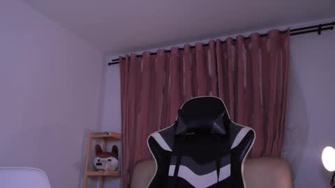 Ashley Lauren online show from 25, 11, 2025