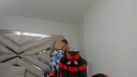 ashleyvanesars online show from 3, 10, 2025