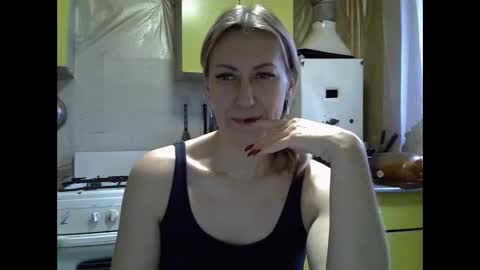 Snapshot of ashleyxhoney chatting on 5, 12, 2025 AshleyXHoney online show from 5, 12, 2025