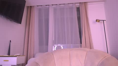 Snapshot of ashleyyfox_ chatting on 1, 2, 2025 Ashley Fox online show from 1, 2, 2025