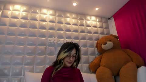 Ashly Lennox online show from 3, 6, 2026