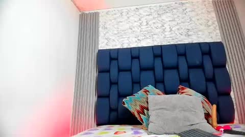 ashlybenison online show from 14, 2, 2025