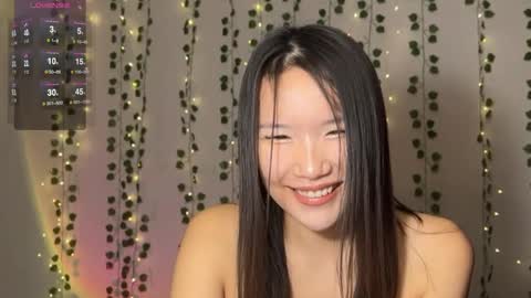 Snapshot of asian_vi chatting on 14, 10, 2025 My name Vi online show from 14, 10, 2025