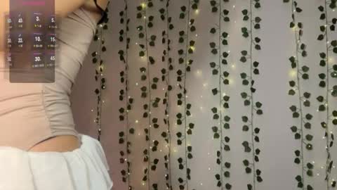 Snapshot of asian_vi chatting on 18, 10, 2025 My name Vi online show from 18, 10, 2025