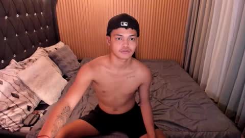 Snapshot of asianhugescott chatting on 25, 10, 2025 VICTORIA SCOTT online show from 25, 10, 2025