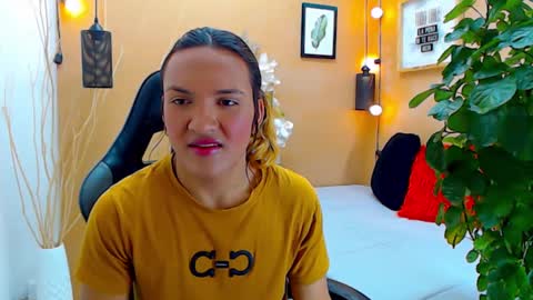 Snapshot of aslyhernandez chatting on 10, 9, 2025 ASLY online show from 10, 9, 2025