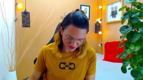 Snapshot of aslyhernandez chatting on 19, 9, 2025 ASLY online show from 19, 9, 2025