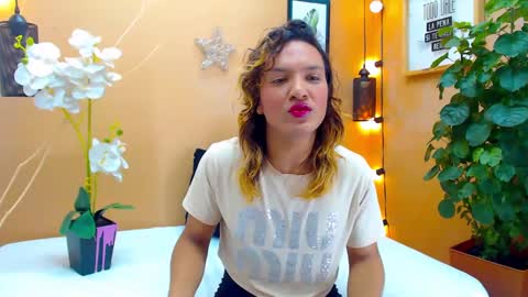 Snapshot of aslyhernandez chatting on 14, 10, 2025 ASLY online show from 14, 10, 2025