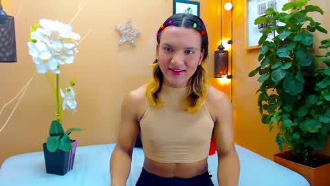 Snapshot of aslyhernandez chatting on 15, 10, 2025 ASLY online show from 15, 10, 2025