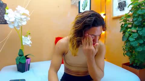 Snapshot of aslyhernandez chatting on 18, 10, 2025 ASLY online show from 18, 10, 2025